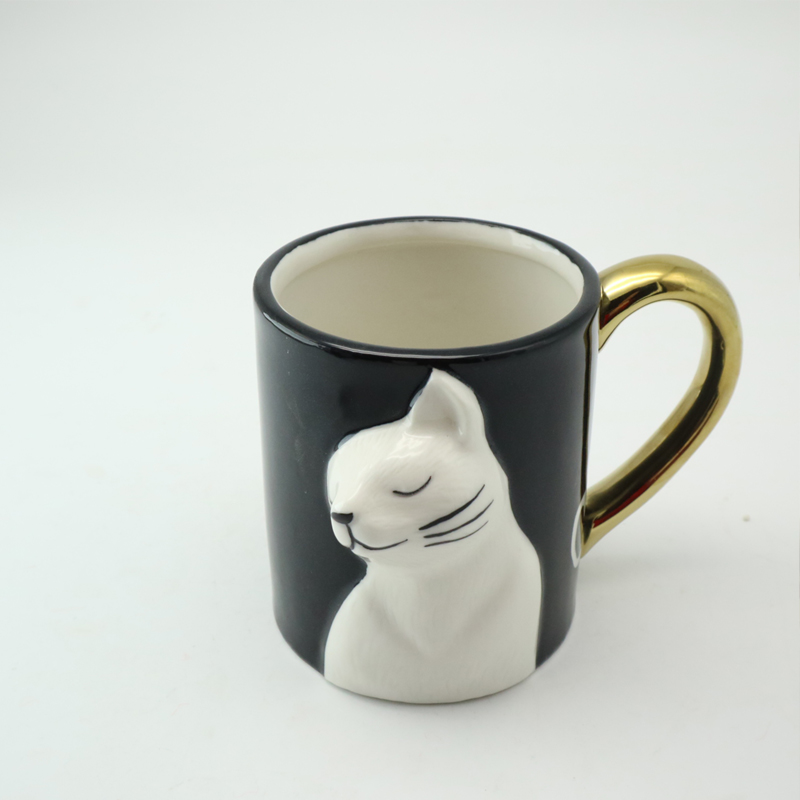 Tasse de café en céramique adaptée aux besoins du client de la baleine 3D pour des cadeaux de vacances de tasse d'animaux