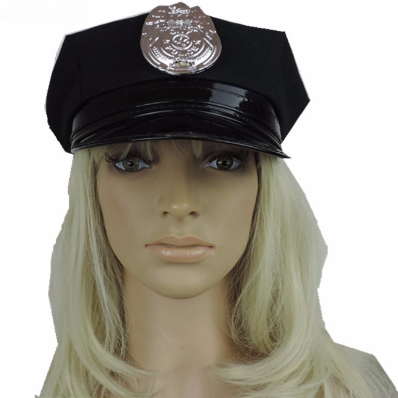Les fabricants vendent des casquettes octogonales noires, des chapeaux avec insignes, des casquettes de police et des chapeaux de fête sur mesure pour Halloween
