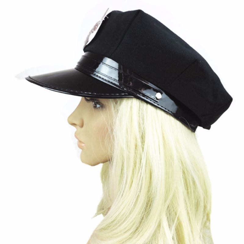 Les fabricants vendent des casquettes octogonales noires, des chapeaux avec insignes, des casquettes de police et des chapeaux de fête sur mesure pour Halloween