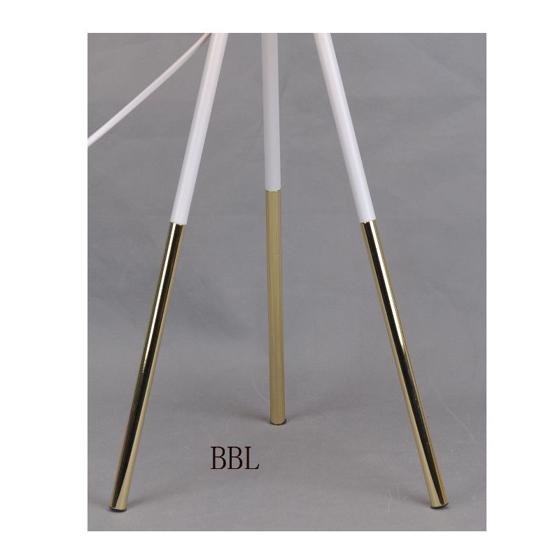 Lampe de table tripode avec abat-jour en métal