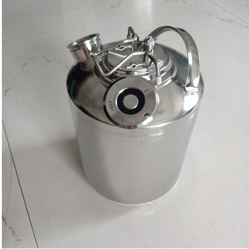 10 litres de barils de bière, 2 lances de bière, a, s.g.d.