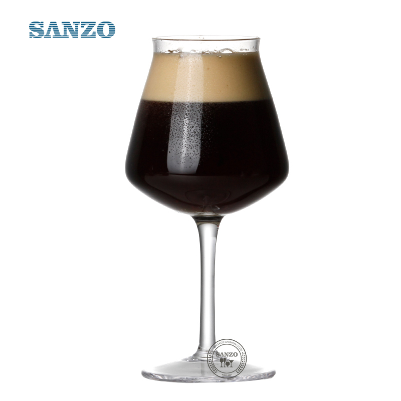 Le verre de bière d'alcool de Sanzo a adapté à la main les bières claires claires à la main le verre de bière parfait