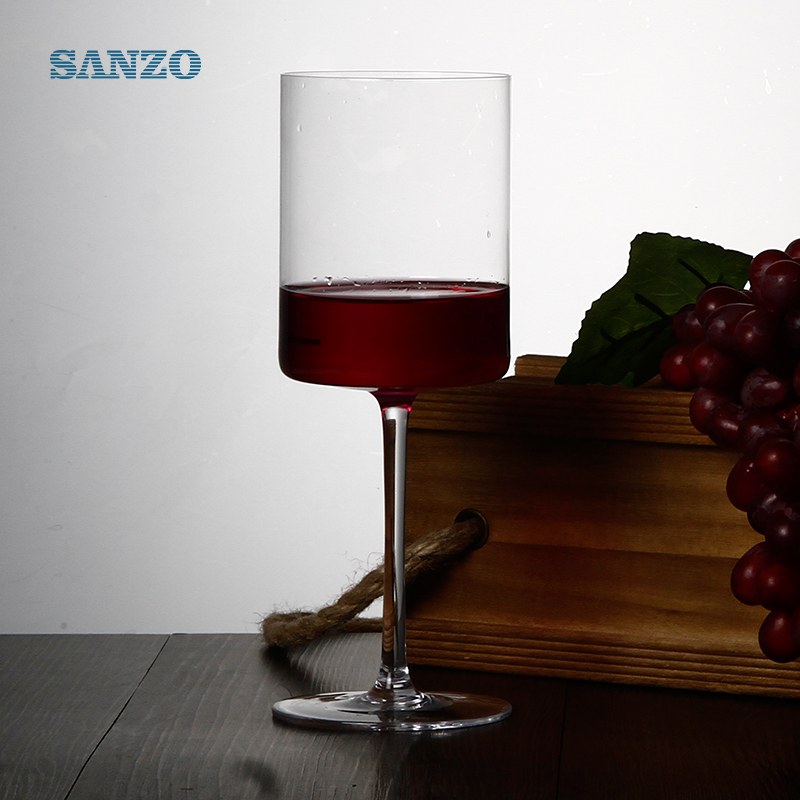 Verres en cristal sans plomb faits à la main en verre de vin de tige noire de SANZO épais rustique