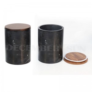 Ensemble de bidon en marbre noir