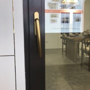 Porte coulissante en verre