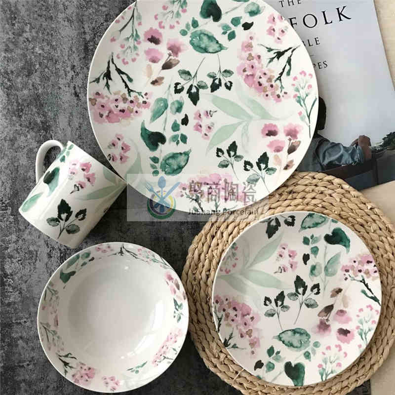 Service de table en porcelaine de 16 pièces avec décalcomanie taillée