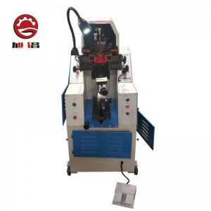 Machine de fabrication de chaussure thermofusible