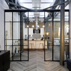 Porte coulissante lunette étroite