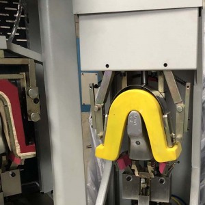 empeigne de vamp en cuir sport faisant la fabrication de sacs gonflables talon talon talon formant la machine