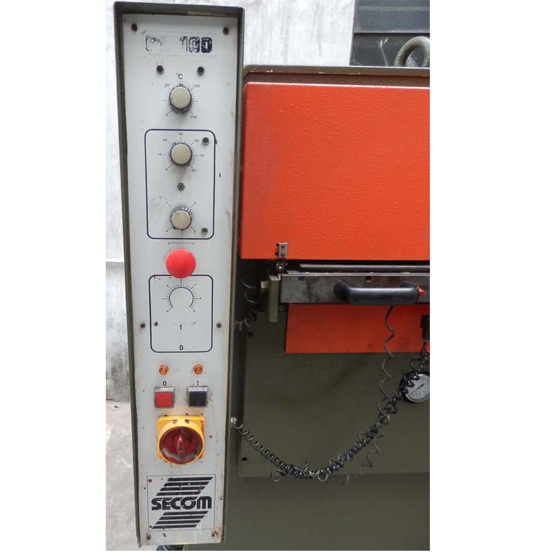 Machine de gaufrage hydraulique en cuir SECOM Italie