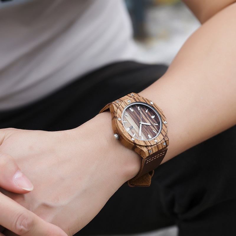 Montre en bois d'érable design pour hommes avec une montre en cuir souple avec mouvement japonais