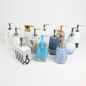 Distributeur de savon de salle de bain de style différent