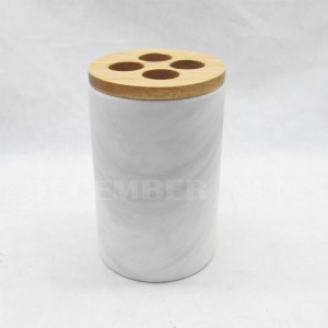 Ensemble d'accessoires de salle de bain en marbre blanc avec pièces en bois