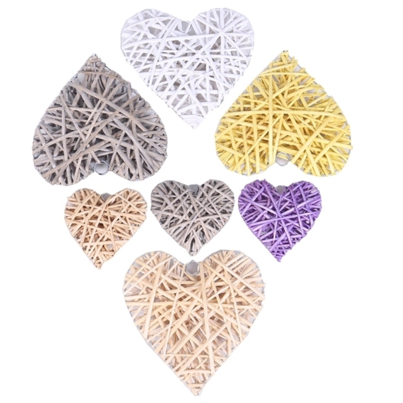 Oeuvre tissée en forme de coeur en saule