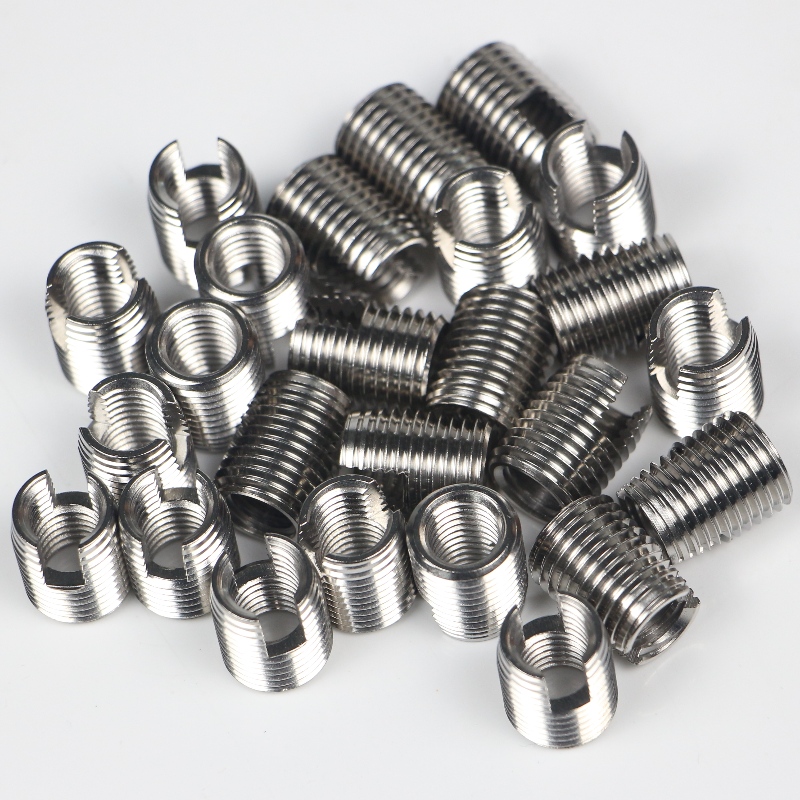 302 000 180.500 302 M18 * 2.5 * 22 * ​​1.5 * 24L inserts filetés autotaraudants avec fente de coupe