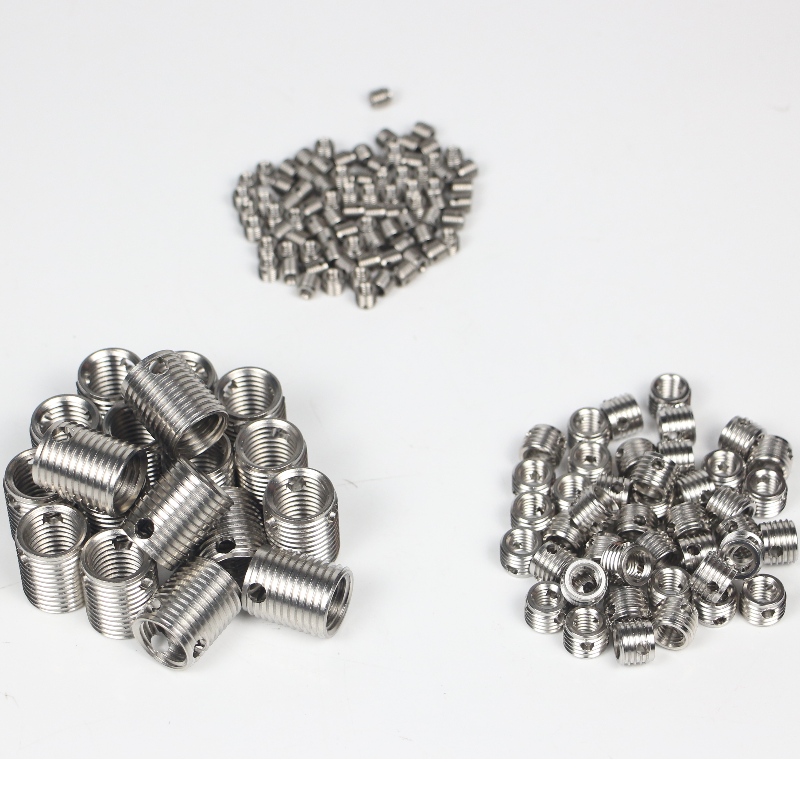 307 000 080.500 302 M8 * 1.25 * 12 * 1.5 * 9L inserts filetés autotaraudants avec 3 trous sans bavures 500K stock