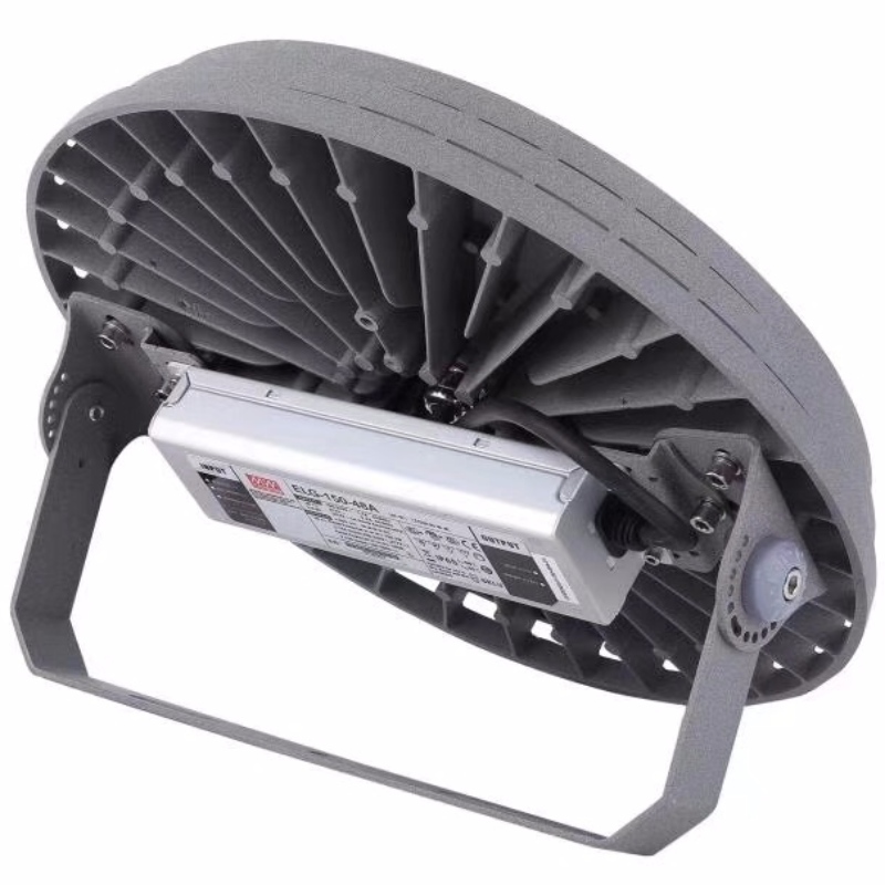 Les lumières à del highbay sont réparées pendant 5 ans.
