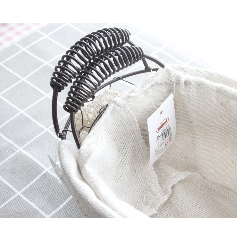 Panier en fil d 'acier à doublure interne