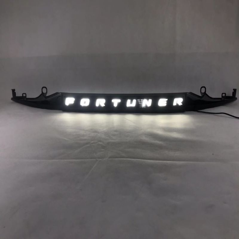 Garniture de coffre avec lumière pour Toyota Fortuner, Lampe de frein pour Toyota Fortuner