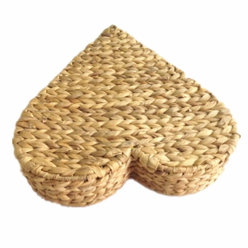 Panier en jacinthe d'eau en forme de coeur