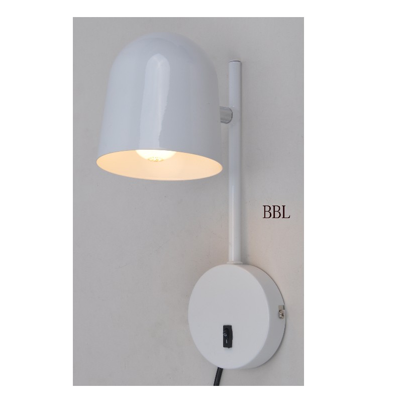 Applique avec abat-jour rotatif en métal