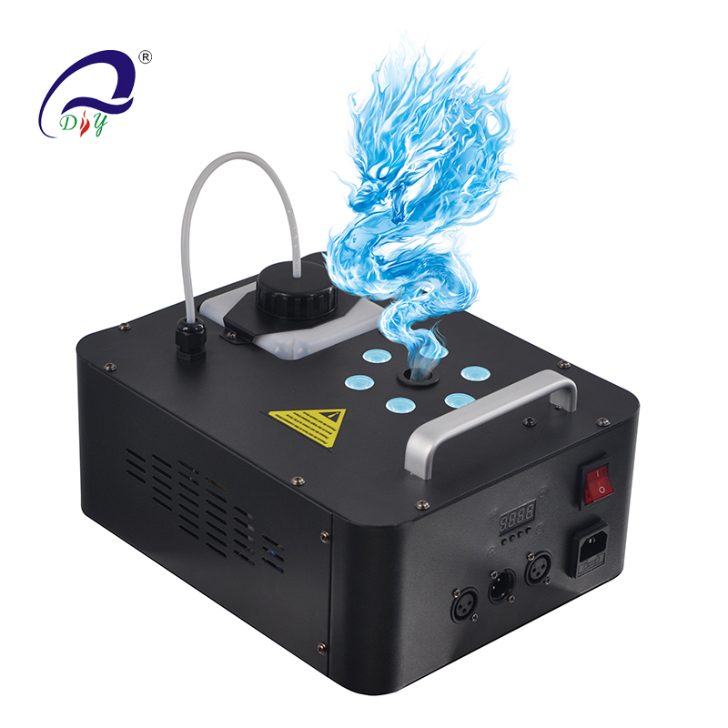 Une machine à brouillard à del pour la scène F - 26 Mini 90W.