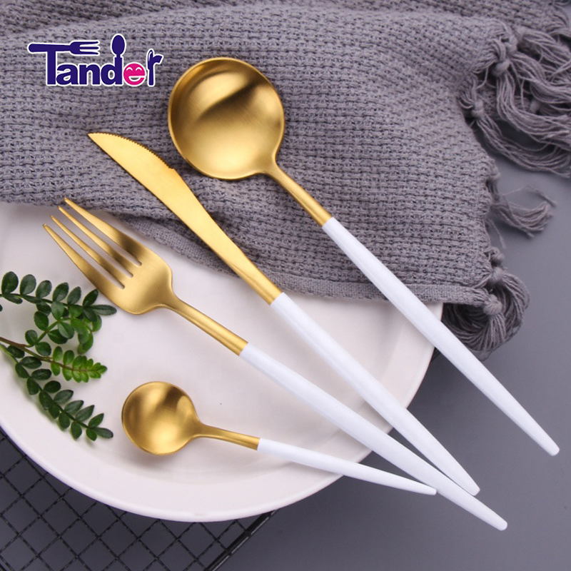 Couverts coréens de vaisselle polonaise mate 304 avec poignée blanche pour cadeau de mariage