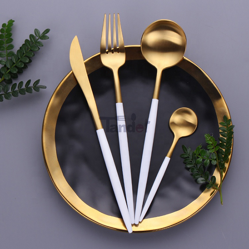 Couverts coréens de vaisselle polonaise mate 304 avec poignée blanche pour cadeau de mariage