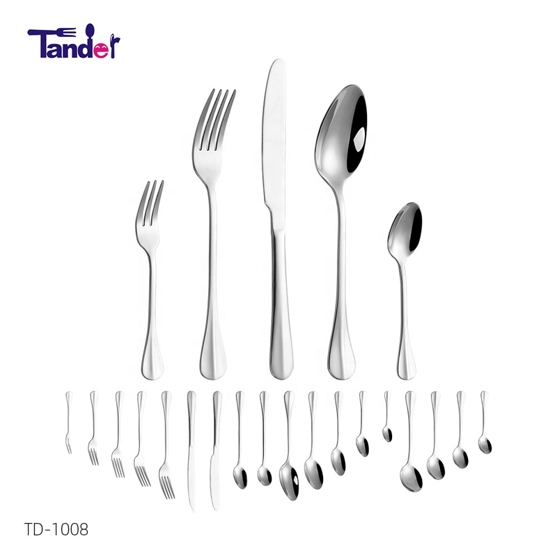 Dix - huit couverts, ustensiles, couteaux, fourchettes, cuillères à utiliser dans les restaurants et les foyers.