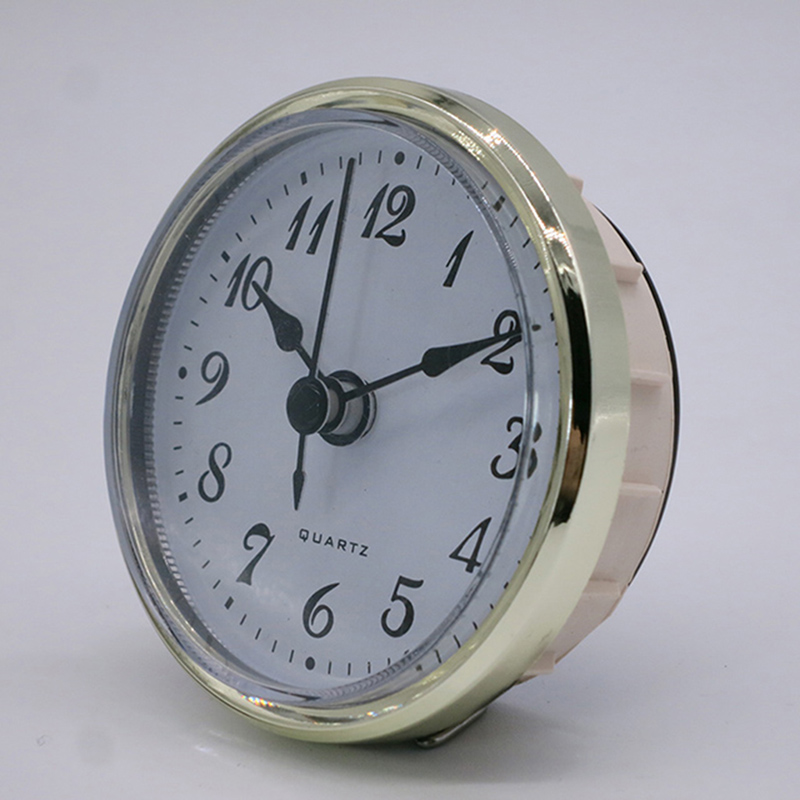 Boîtier d 'or à fond blanc