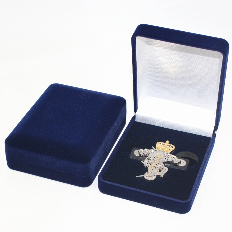 Article D-22B Boîte en velours de forme ronde pour pièce de monnaie, collier et badge, mm. 70 * 90 * 30, poids environ 60g