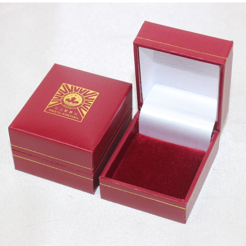 Article V-07S Boîte en papier carrée en similicuir plastique pour diamètre 25-30 mm pièce de monnaie, insigne, bague, etc. mm. 46 * 53 * 32, pèse environ 35g