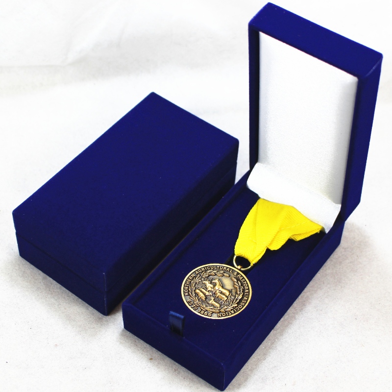 Article Boîte de papier en similicuir rectangle V-10 pour médaille et badge 40 * 80 mm, etc. mm. 60 * 111 * 38, poids environ 82g