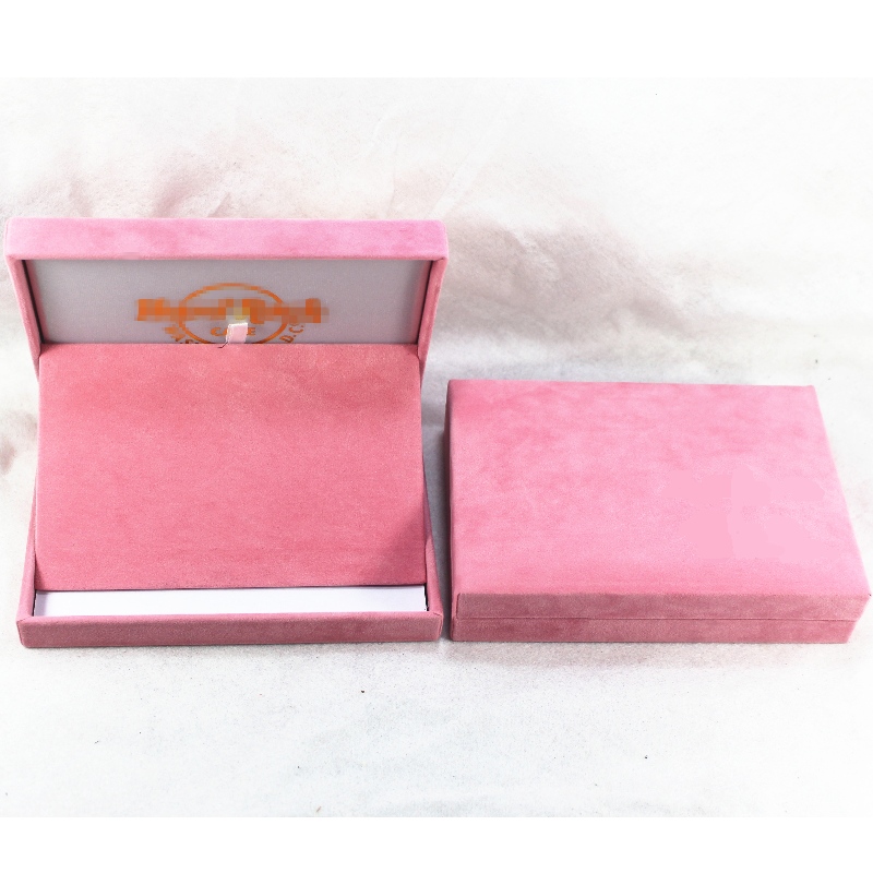 Article Boîte de flanelle rectangulaire V-15H pour pièces multiples 130 * 80 mm, badges, médailles, boutons de manchette, etc. mm. 158 * 112 * 36, poids environ 170g