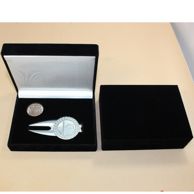 Des cartons rectangulaires en cuir artificiel, tels que des médailles et des insignes de 60 * 100 mm, pour les projets V - 18 en deux pièces de monnaie ou 60 * 100 mm.120 * 90 * 40, environ 135g.