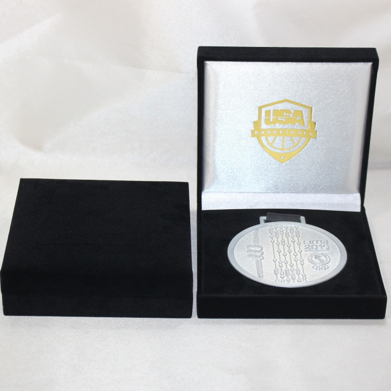 Article Boîte à flanelle carrée V-22S pour pièce de monnaie 90 * 90mm, médaille badge, etc. mm.128 * 128 * 34, poids environ 170g