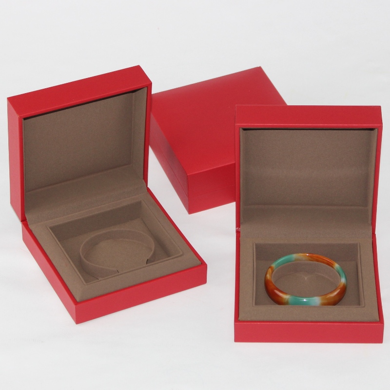 Emballage de bijoux de qualité personnalisée boîte de bracelet rouge de haute qualité, mousse d 'éponge, taille 115 * 115 * 45mm