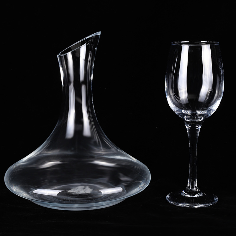 2020 nouvelle carafe à vin en verre transparent simple carafe à vin inclinée sans poignée peut être personnalisée pour la vente en gros