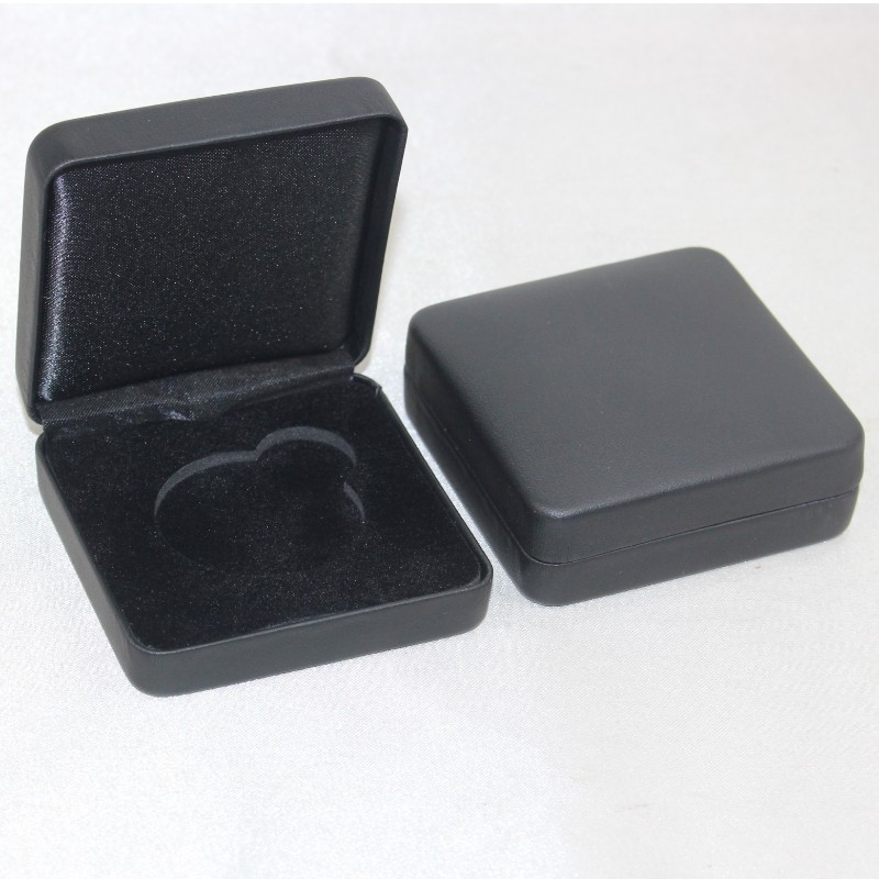 Les articles couverts par des boîtes de médailles t - 02S en velours ou en cuir polyuréthanne peuvent contenir des pièces de 25 à 45 mm, des insignes, des médailles, etc.