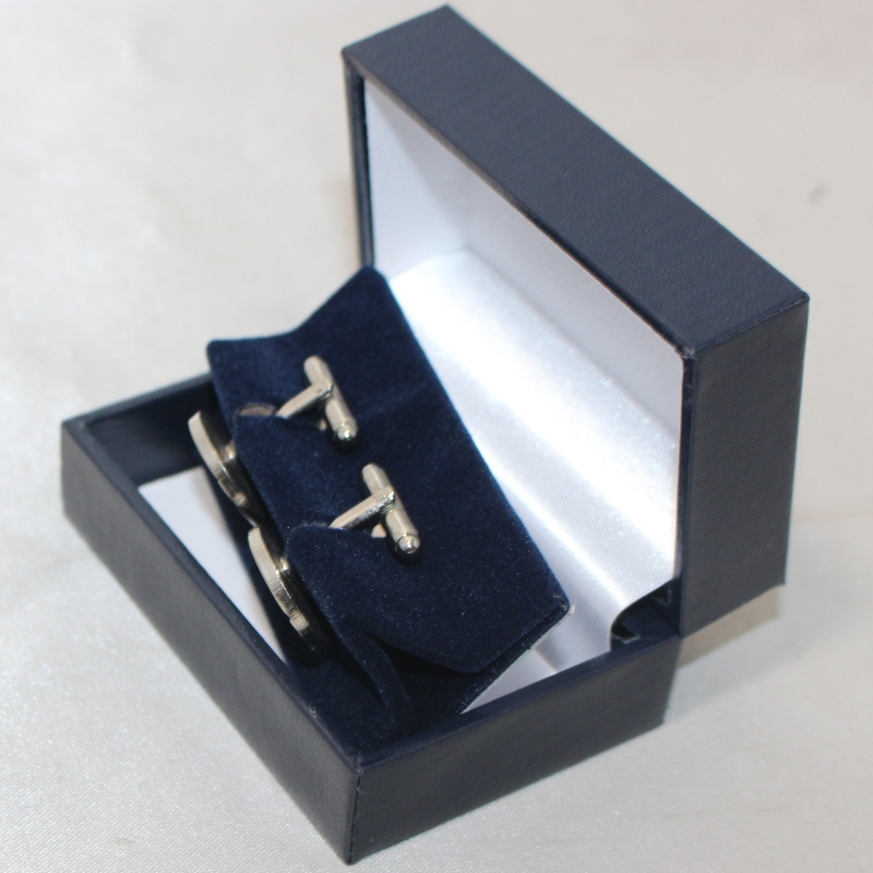 Article Boîte en plastique rectangle VK-1 recouverte de papier simili cuir pour pince à cravate 58 * 20 mm, porte-clés, boutons de manchette, badge, etc. mm.75 * 50 * 38, poids environ 56g