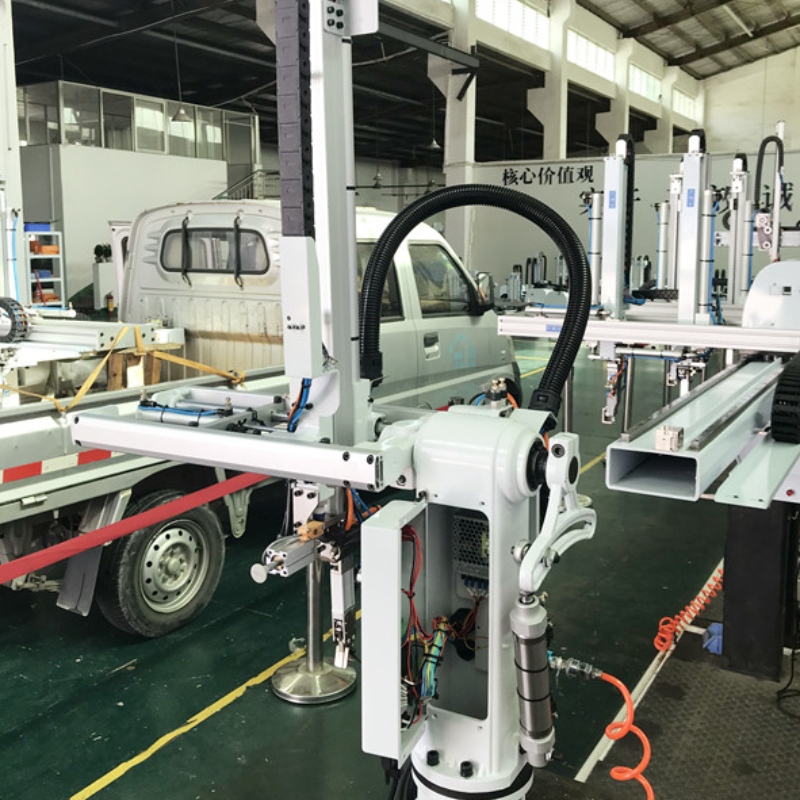 Robot à bras oscillant RUNPARD de haute qualité pour choisir et placer les produits en plastique de la machine d'injection
