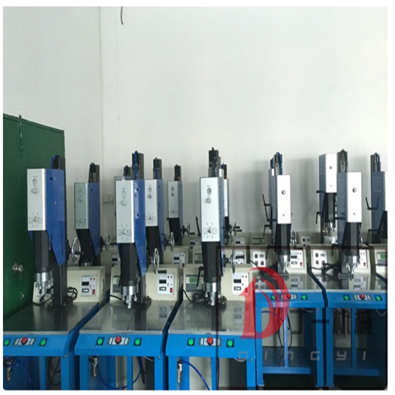 Machine de soudage par ultrasons en plastique