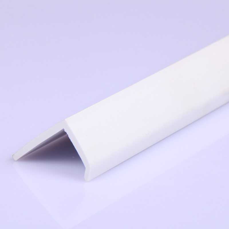 Profilé de garniture en plastique de PVC de protection en forme de L personnalisé avec un prix bas de haute qualité