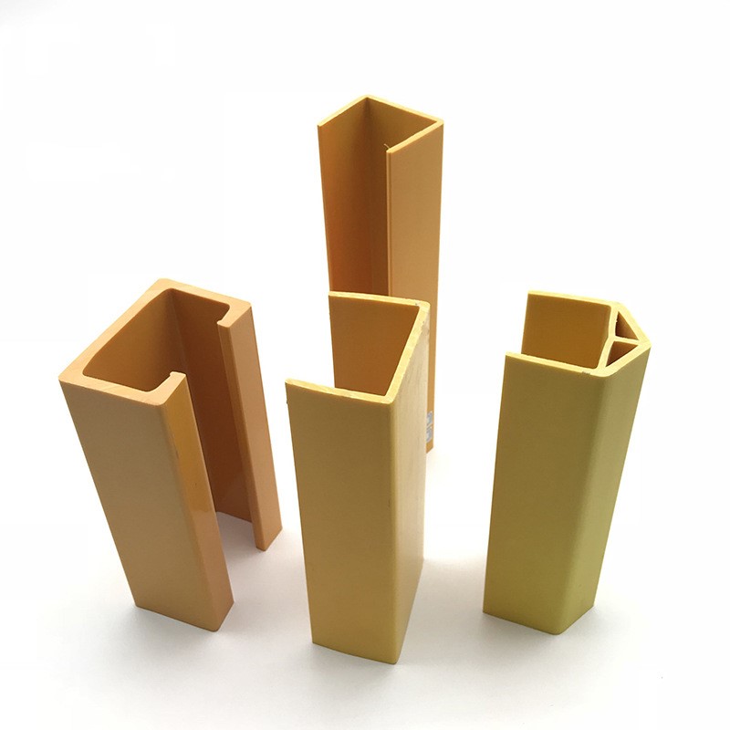 Profilés en plastique d'extrusion de PVC de PE de PVC d'ABS UPVC PP de canaux multiples de diverses formes en U adaptés aux besoins du client pour la décoration de protection de machine