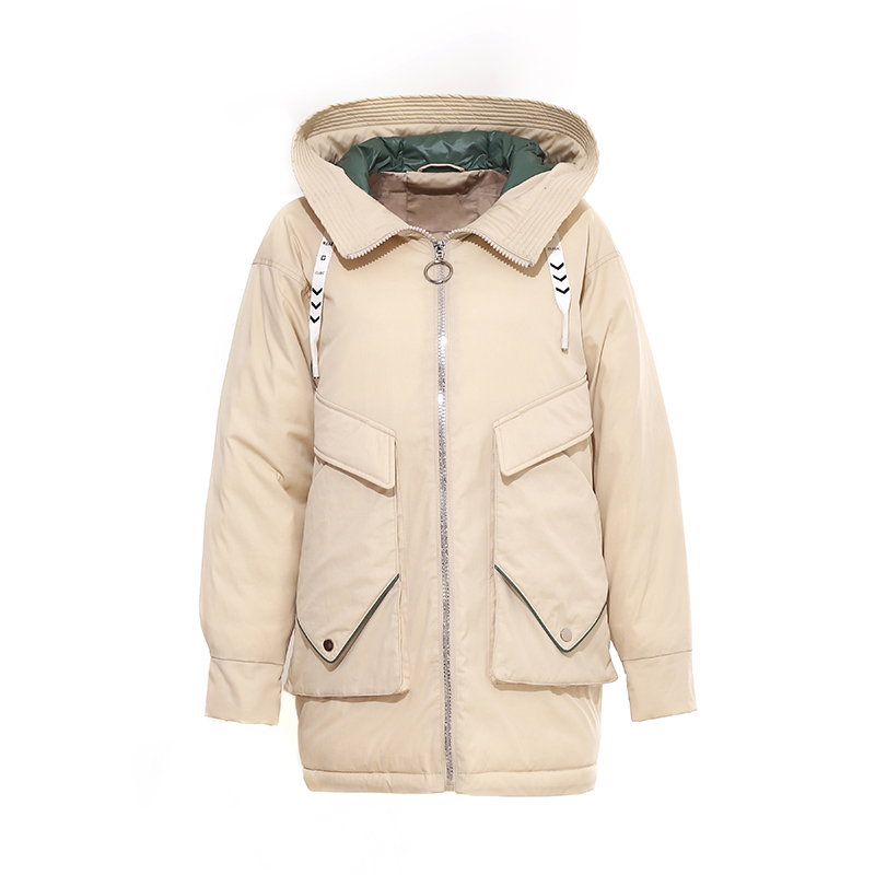 Un manteau, un chapeau.
