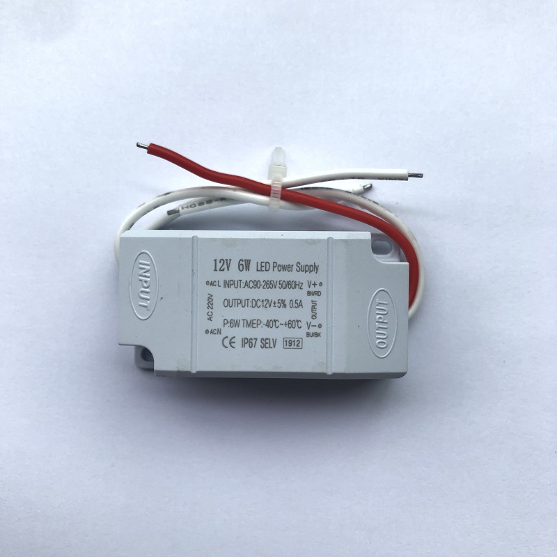 Alimentation à découpage de coque en plastique étanche 6W 12V Conducteur de LED régulé à faible puissance Plastique étanche