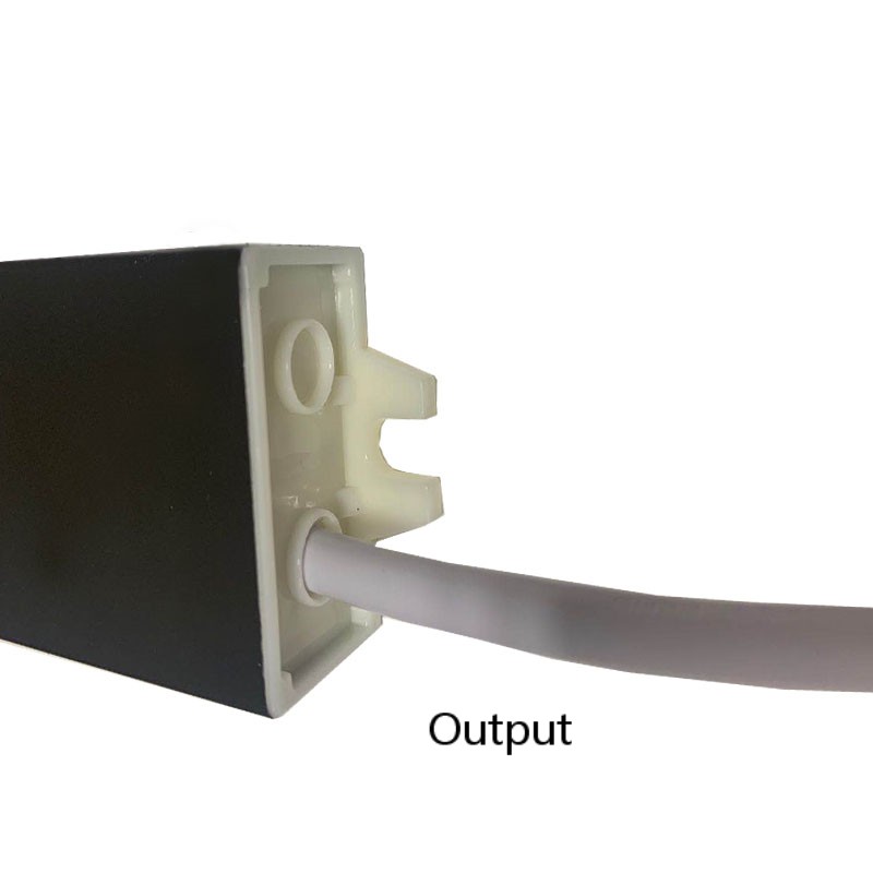 1.25a - 12v - 15W Énergie à coque d'aluminium grise résistante à l'eau