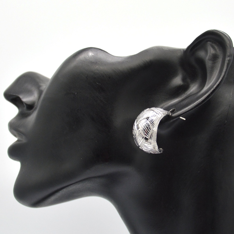 Boucles d'oreilles en argent Boucles d'oreilles rondes en sergé gravé pour femmes, usine de transformation de bijoux en Chine Ruifanbao