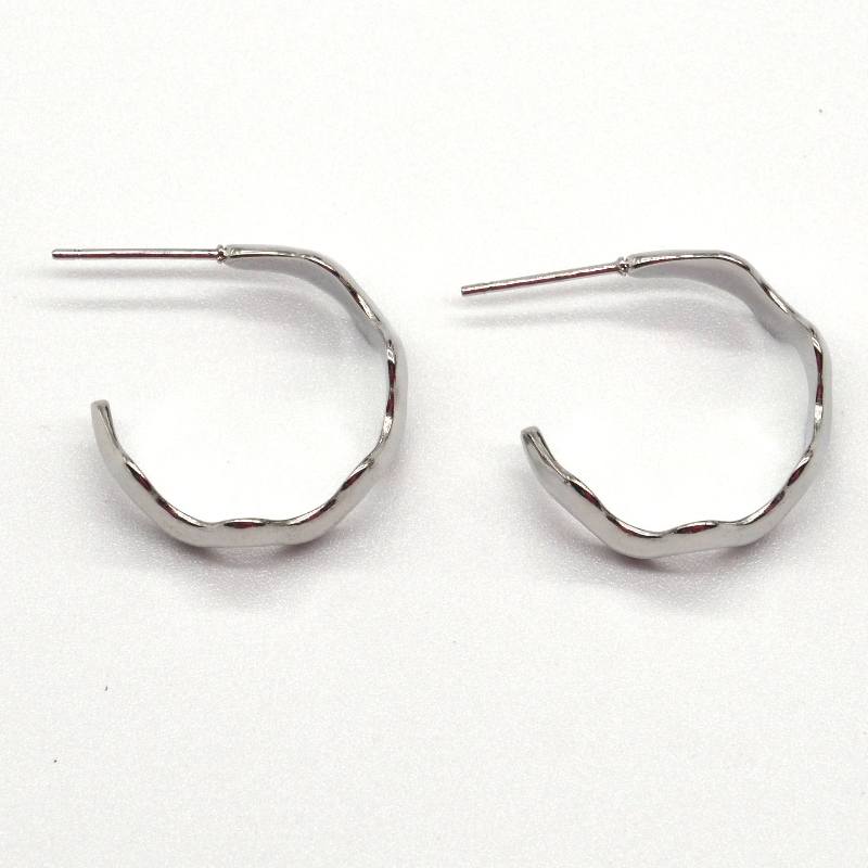 Boucles d'oreilles ondulées en forme de C, mode féminine et boucles d'oreilles élégantes, boucles d'oreilles en argent simples, élégantes, décontractées et polyvalentes. Usine de traitement de bijoux en Chine Ruifanbao