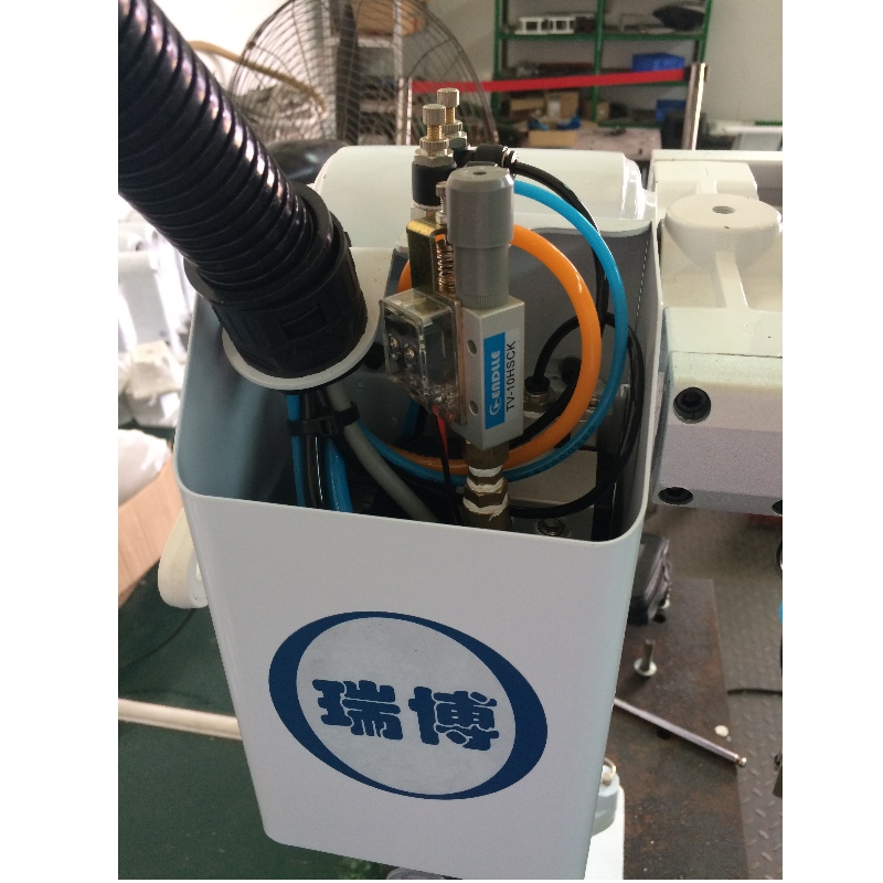Manipulateur de robot de moulage par injection de robot à bras oscillant direct d'usine